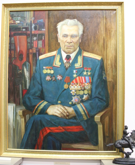 105–летию Михаила Тимофеевича Калашникова.